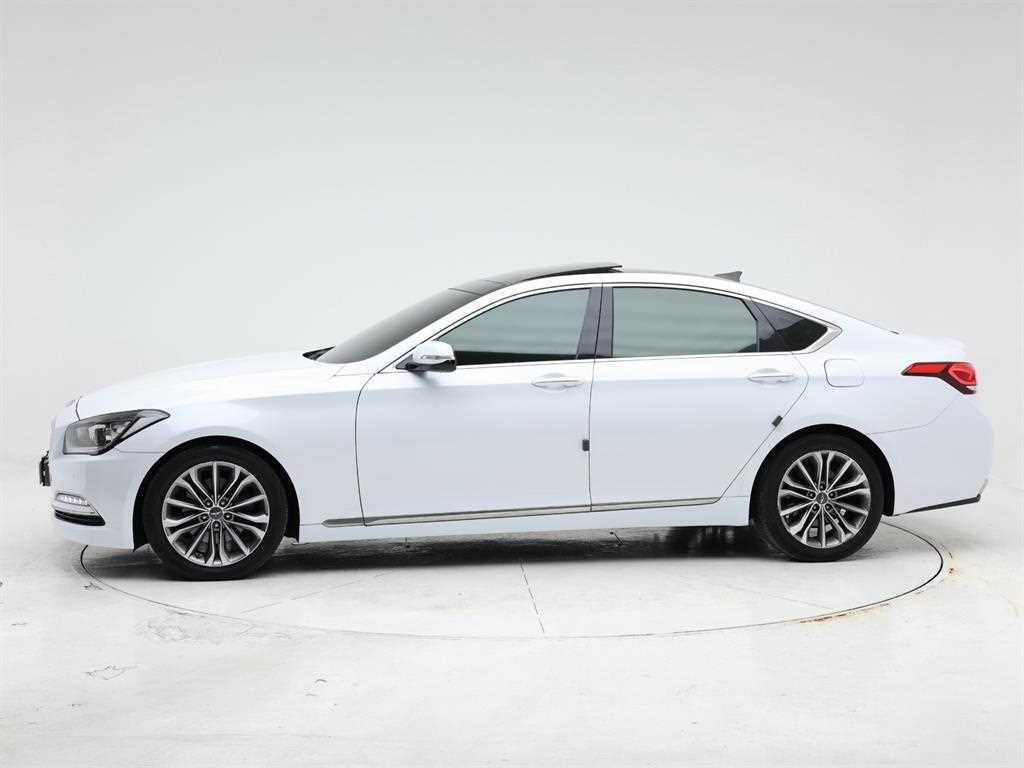 HYUNDAI Genesis - Vista 3