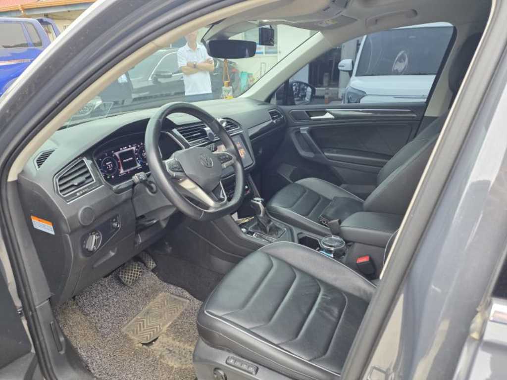 Volkswagen Tiguan - Vista 5