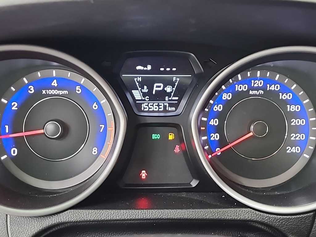 HYUNDAI Avante - Vista 6
