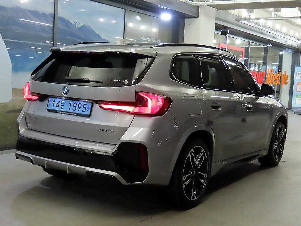 BMW iX1 - Vista 4