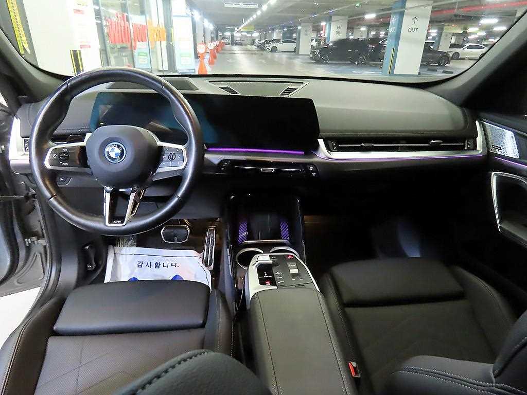 BMW iX1 - Vista 10