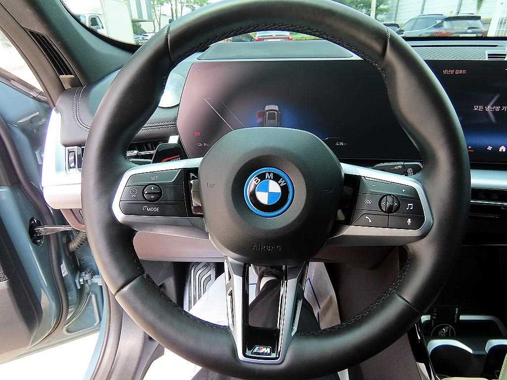 BMW iX1 - Vista 9