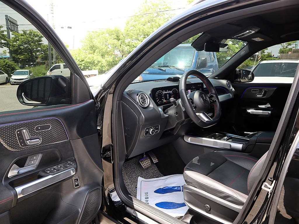 Mercedes Benz GLB Class - Vista 6