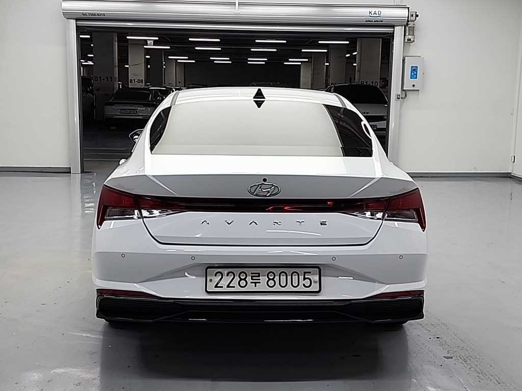 HYUNDAI Avante - Vista 3