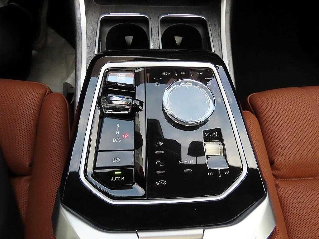 BMW 7 Series - Vista 11
