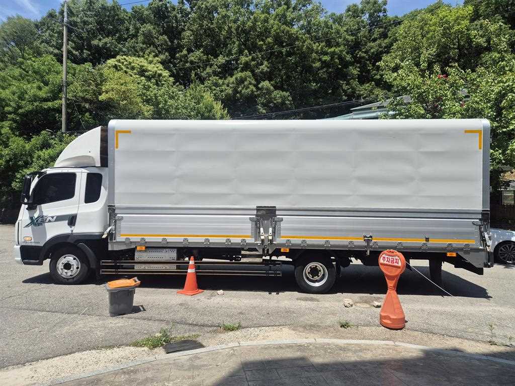 medium and large cargo truck - Vista 4