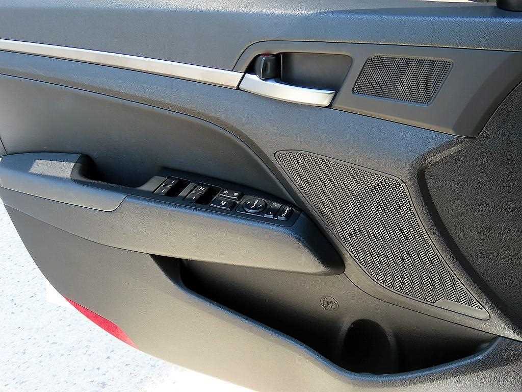 HYUNDAI Avante - Vista 11