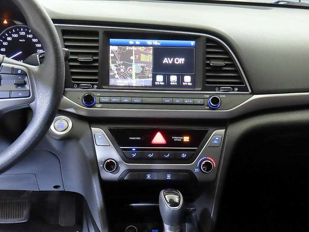 HYUNDAI Avante - Vista 11