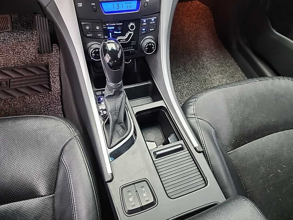 HYUNDAI Sonata - Vista 8