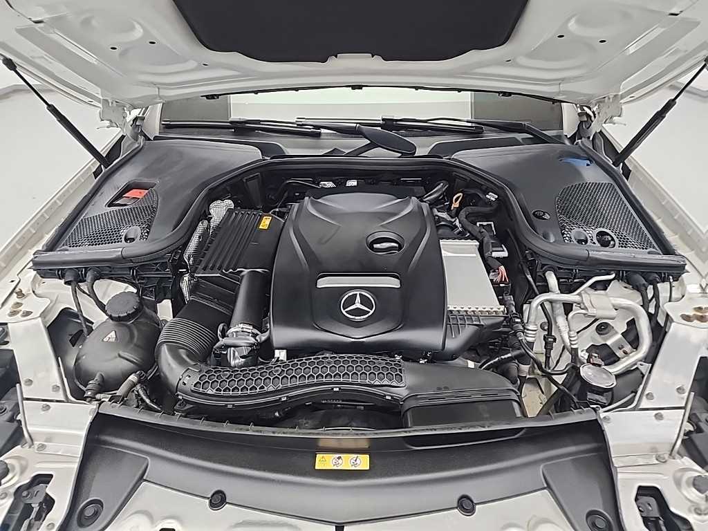 Mercedes Benz E class - Vista 5