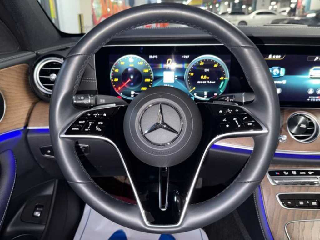 Mercedes Benz E class - Vista 8