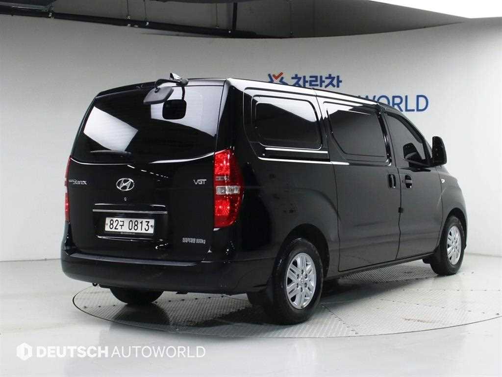 HYUNDAI Starex - Vista 2