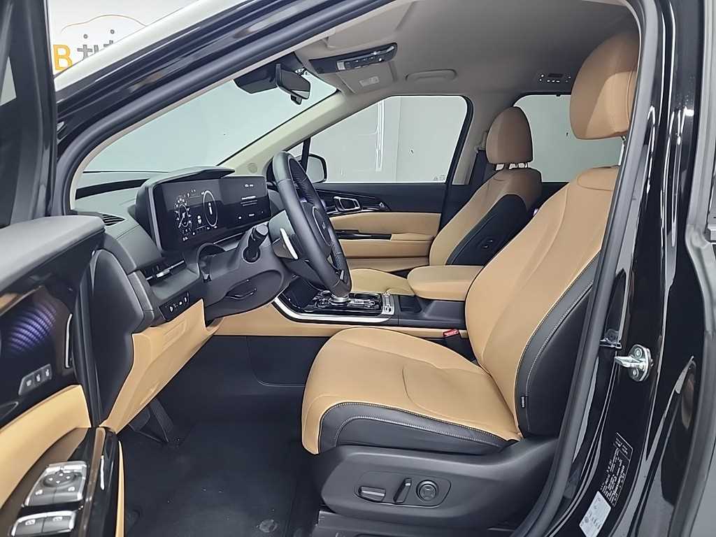 KIA Carnival - Vista 11