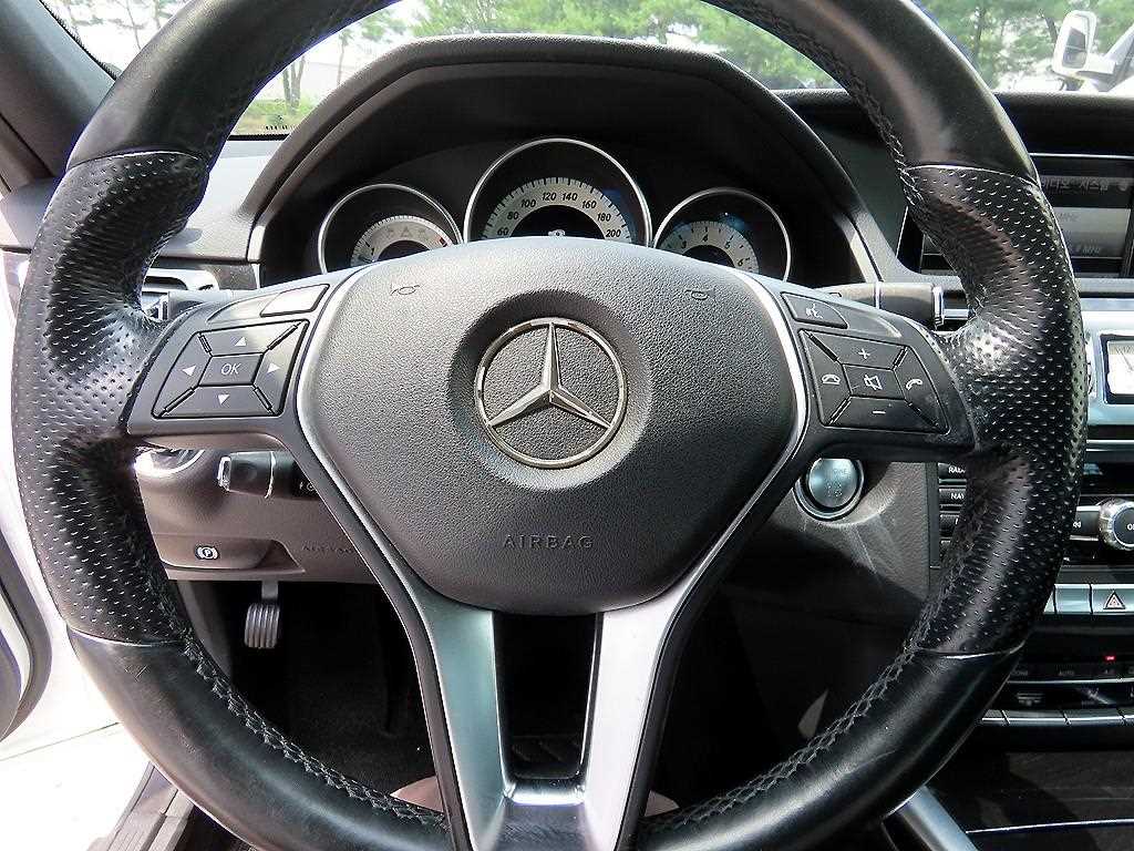 Mercedes Benz E class - Vista 8