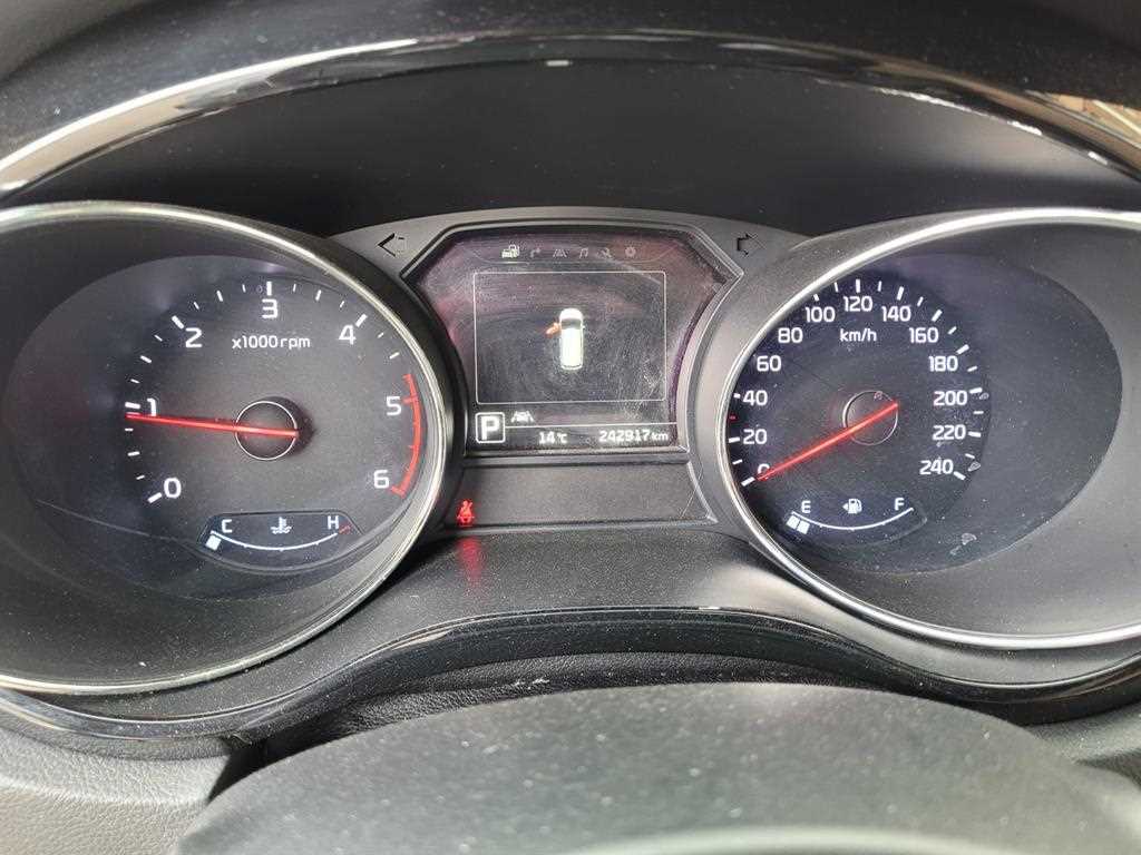 KIA Carnival - Vista 5