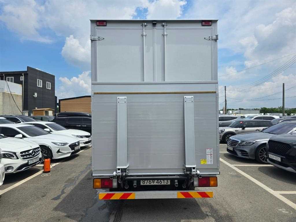 medium and large cargo truck - Vista 5