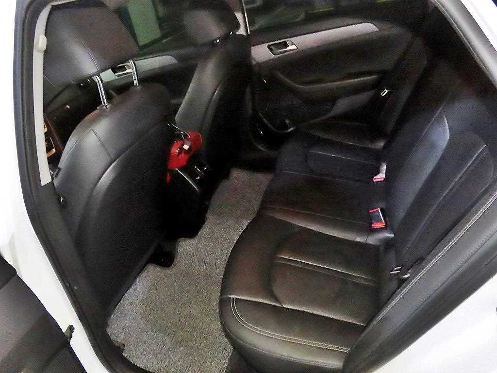 HYUNDAI Sonata - Vista 7