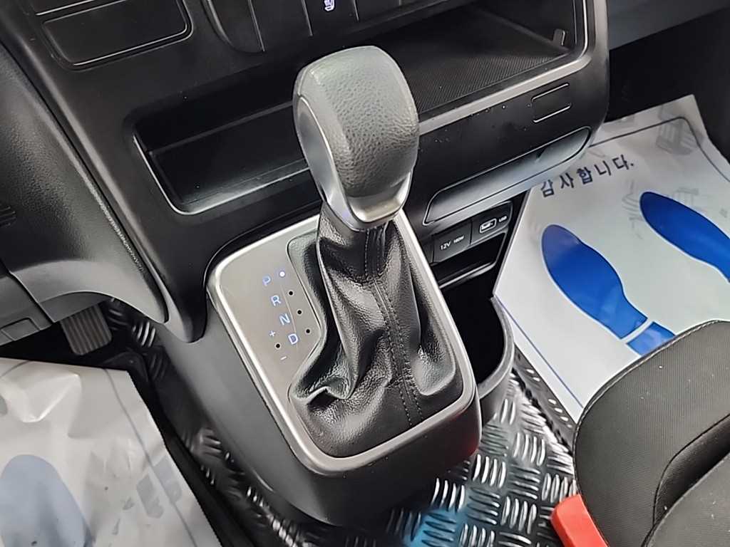 HYUNDAI Staria - Vista 8