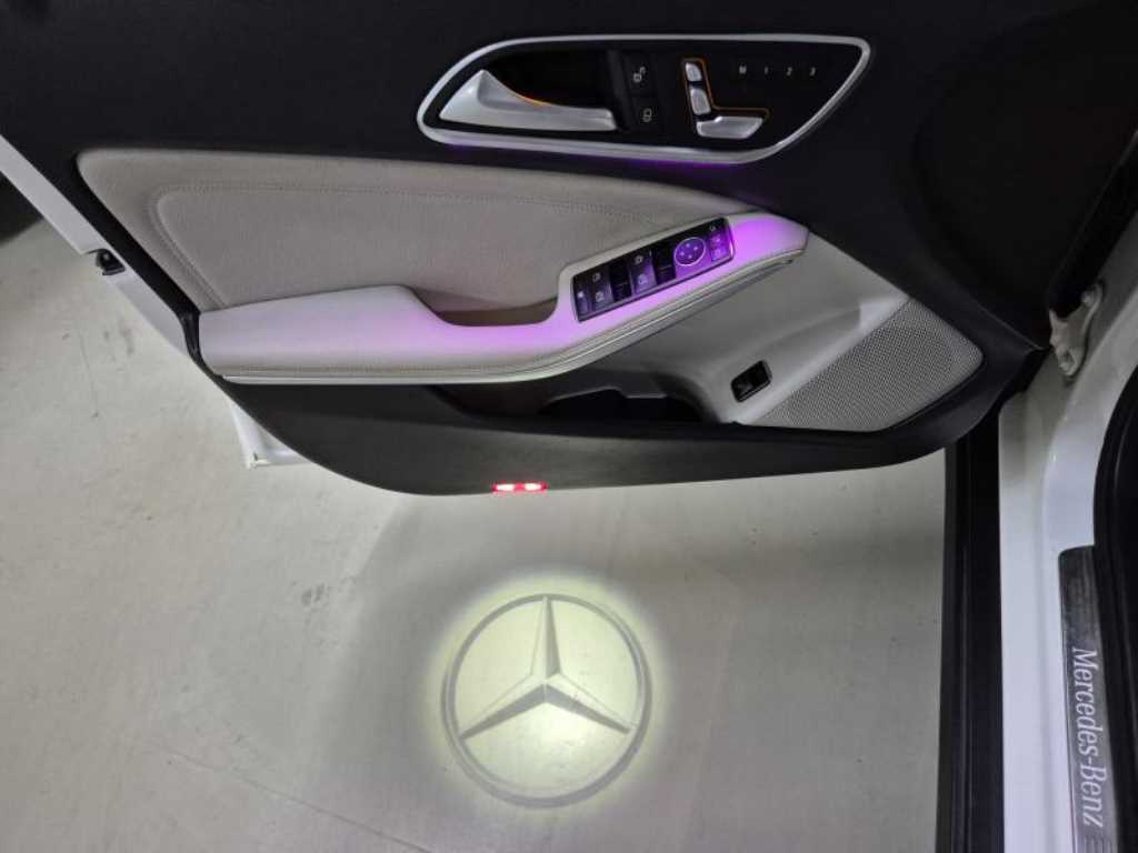 Mercedes Benz GLA Class - Vista 8