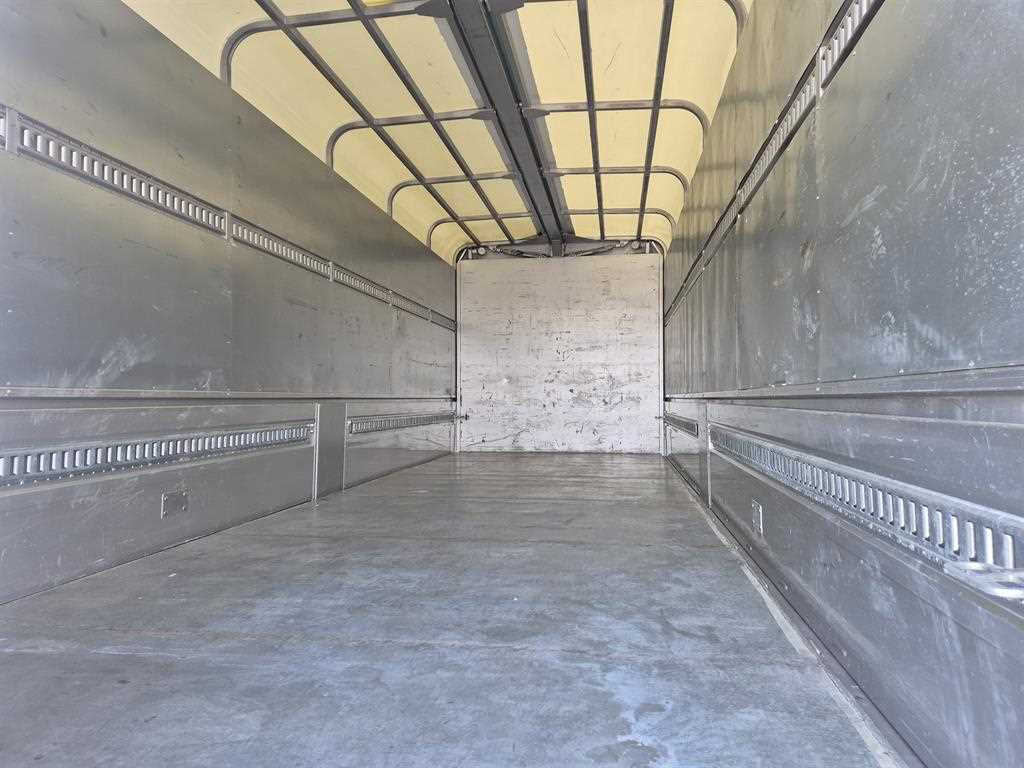 medium and large cargo truck - Vista 9