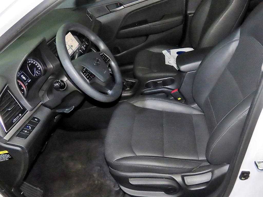 HYUNDAI Avante - Vista 6