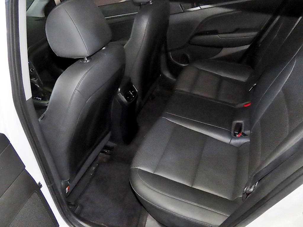 HYUNDAI Avante - Vista 7