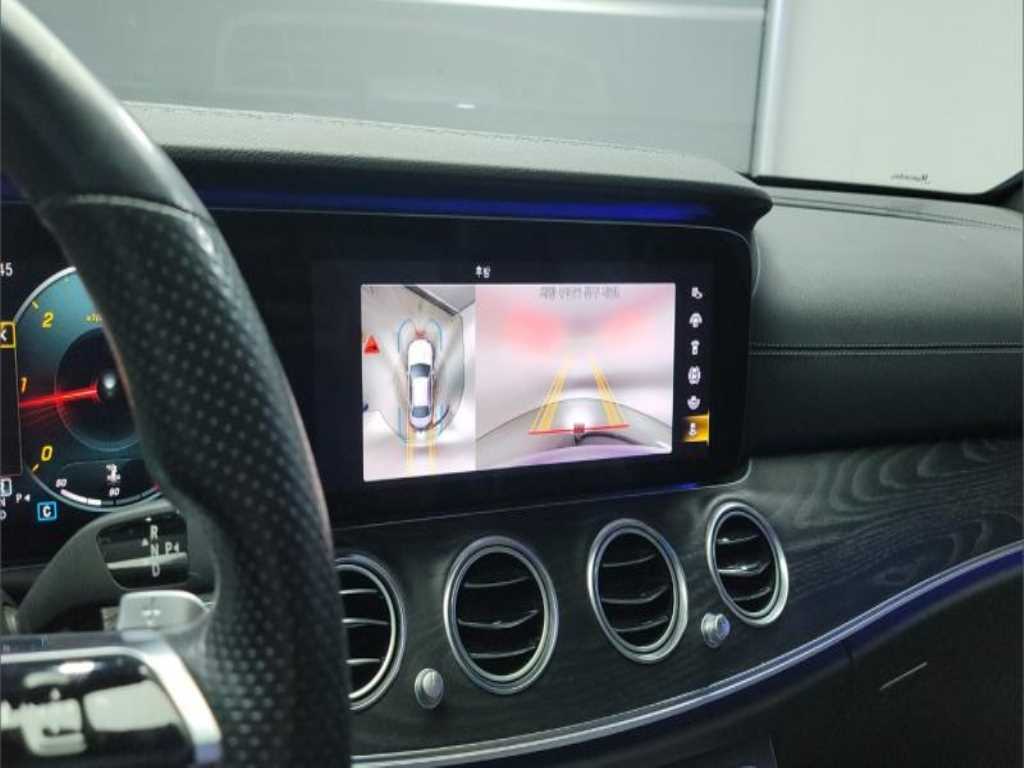 Mercedes Benz E class - Vista 7