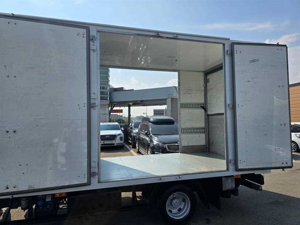 medium and large cargo truck 2021 Blanco - Importación desde Corea - HF Imports Iquique - Foto 13