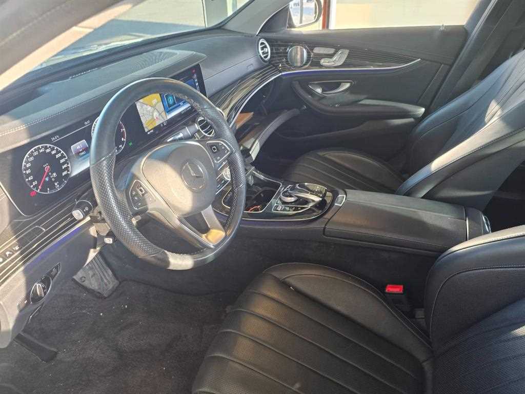 Mercedes Benz E class - Vista 6