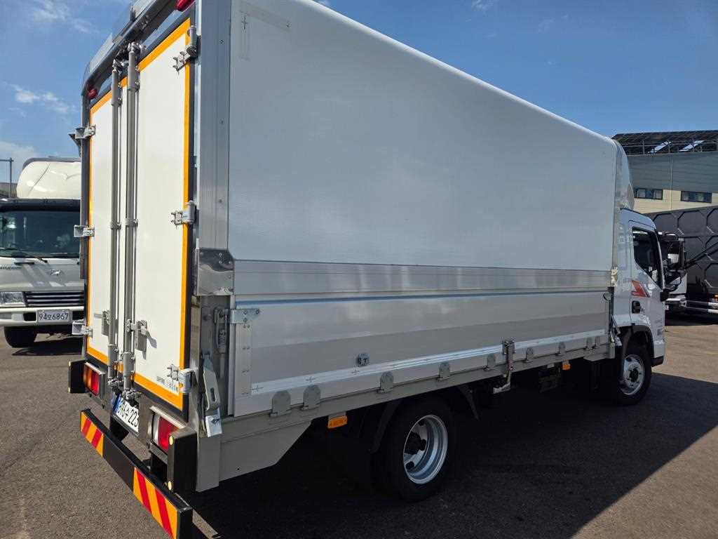 medium and large cargo truck - Vista 6