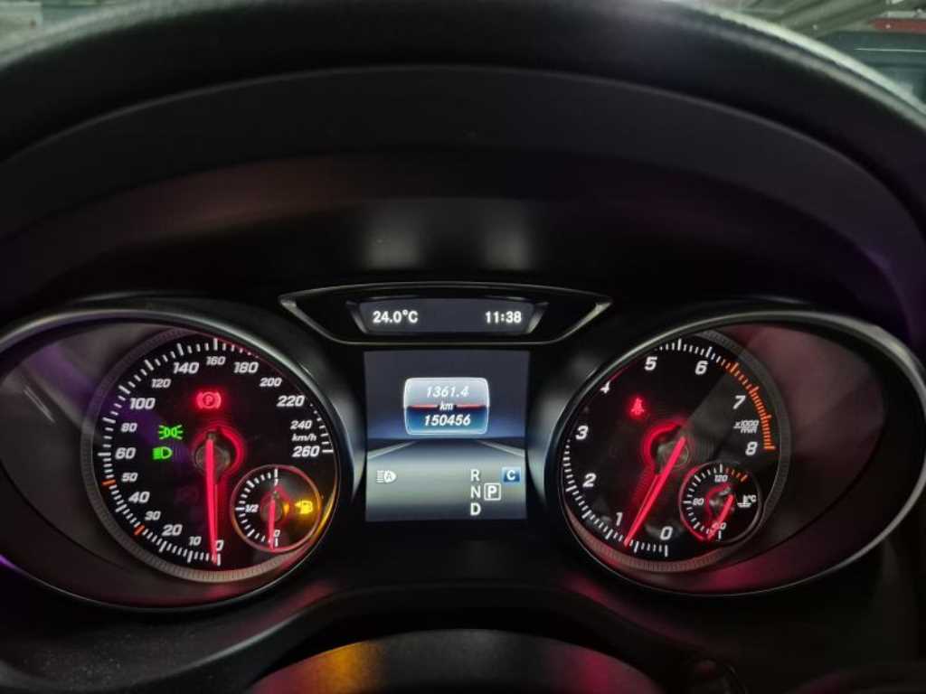 Mercedes Benz GLA Class - Vista 11