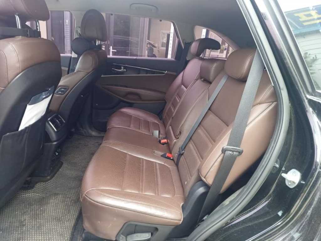 KIA Sorento - Vista 9