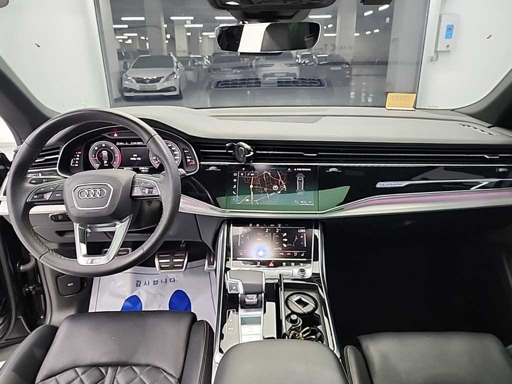 Audi Q8 - Vista 7