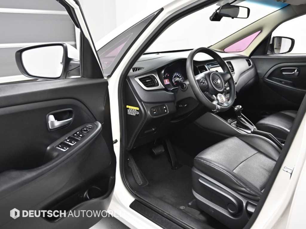 KIA Carens - Vista 11