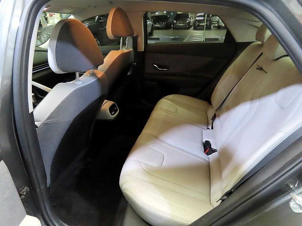 HYUNDAI Avante - Vista 7
