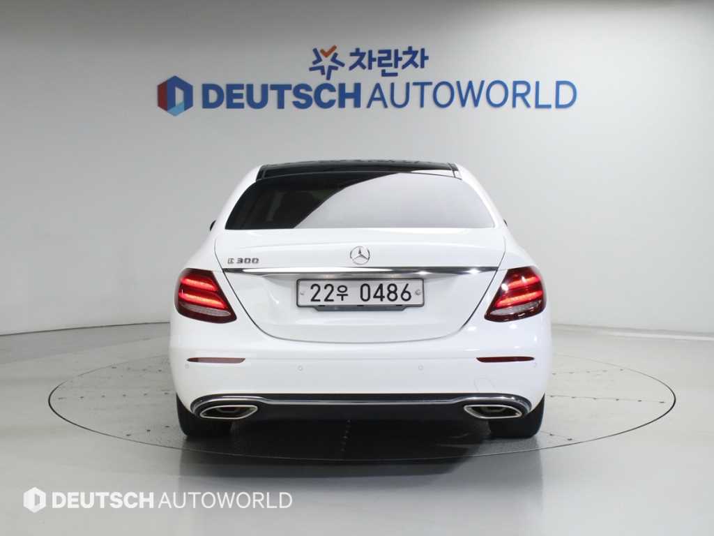 Mercedes Benz E class - Vista 4