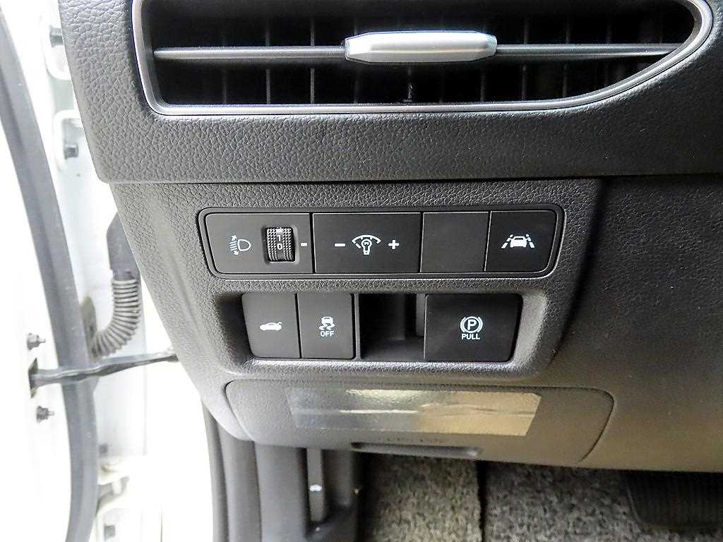 HYUNDAI Sonata - Vista 12