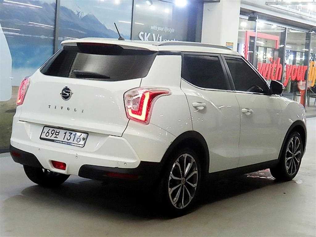 Ssangyong Tivoli - Vista 4