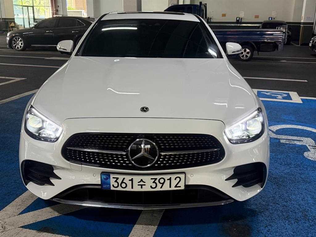 Mercedes Benz E class - Vista 3