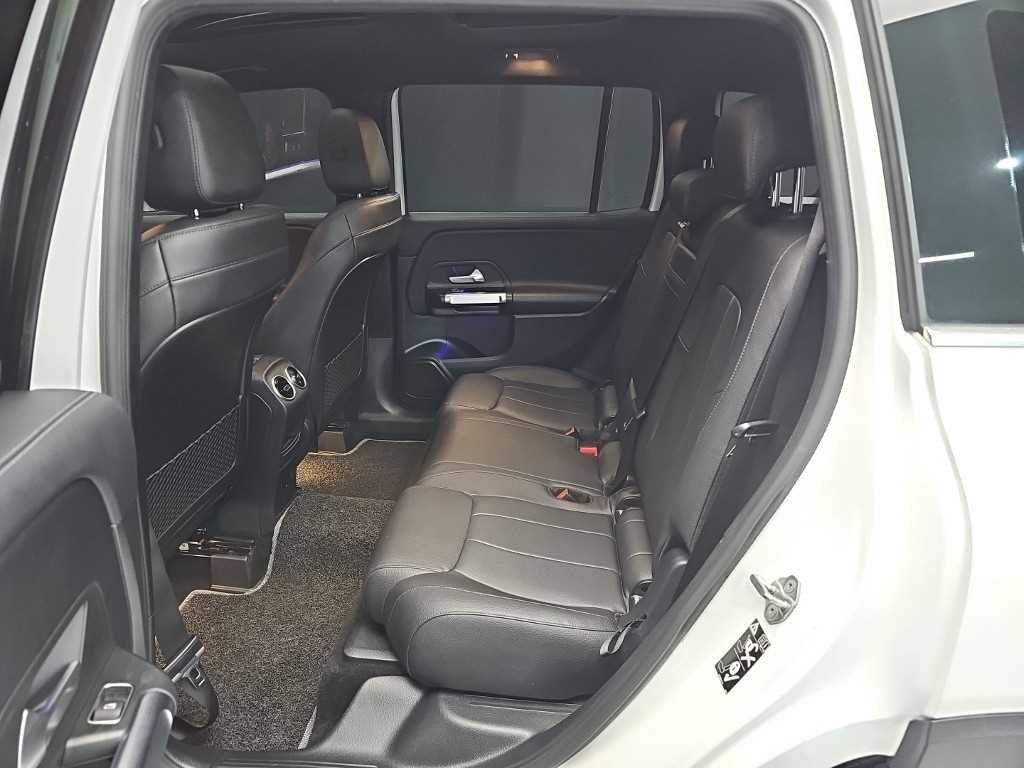 Mercedes Benz GLB Class - Vista 12