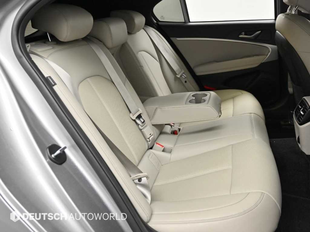 Genesis G70 - Vista 12