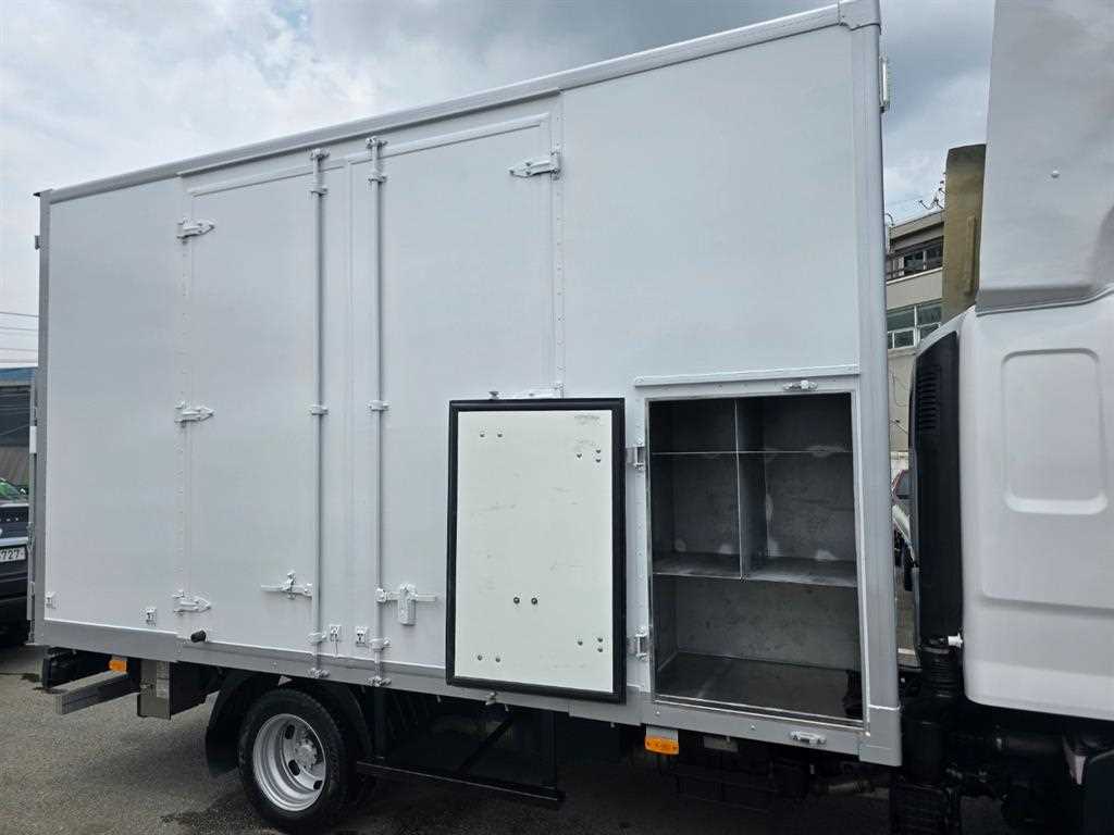 medium and large cargo truck - Vista 12