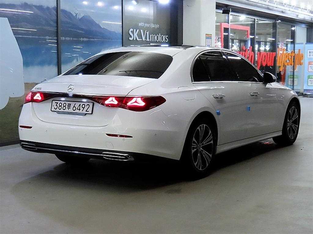 Mercedes Benz E class - Vista 4