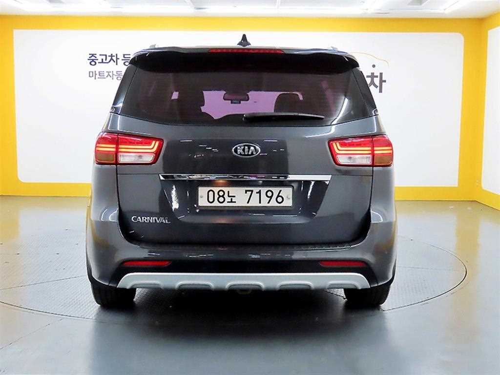 KIA Carnival - Vista 3