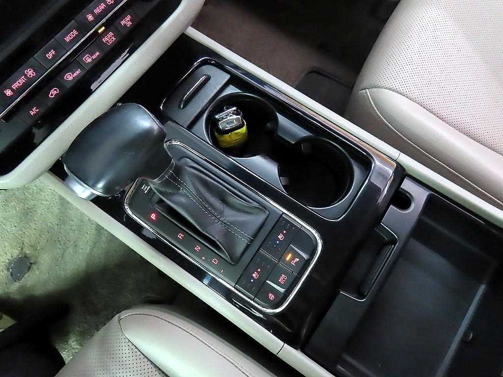 KIA Carnival - Vista 10