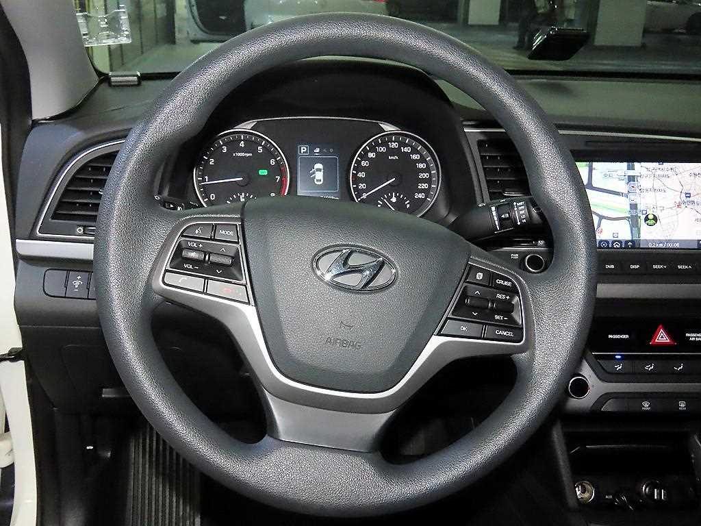 HYUNDAI Avante - Vista 8