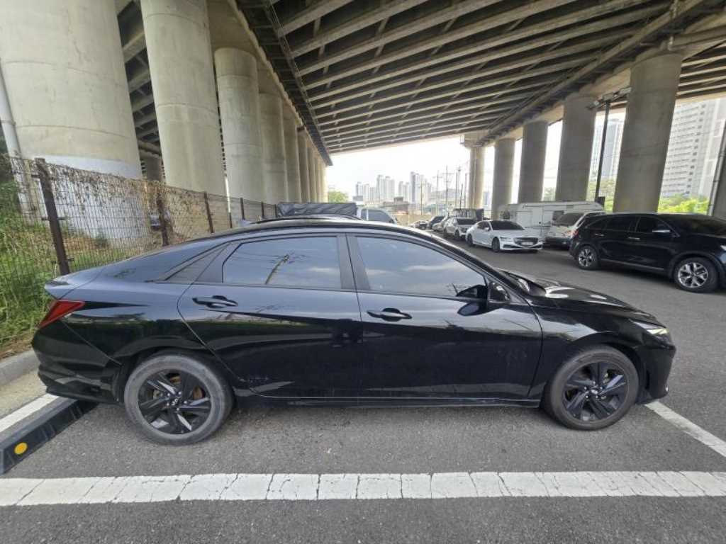 HYUNDAI Avante - Vista 5