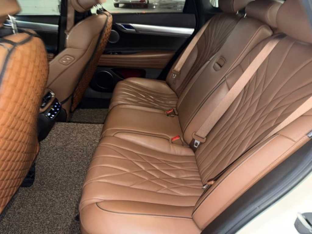 Genesis G80 - Vista 7