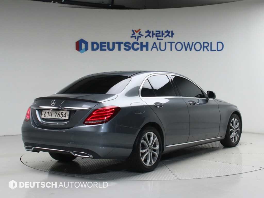 Mercedes Benz C Class - Vista 3