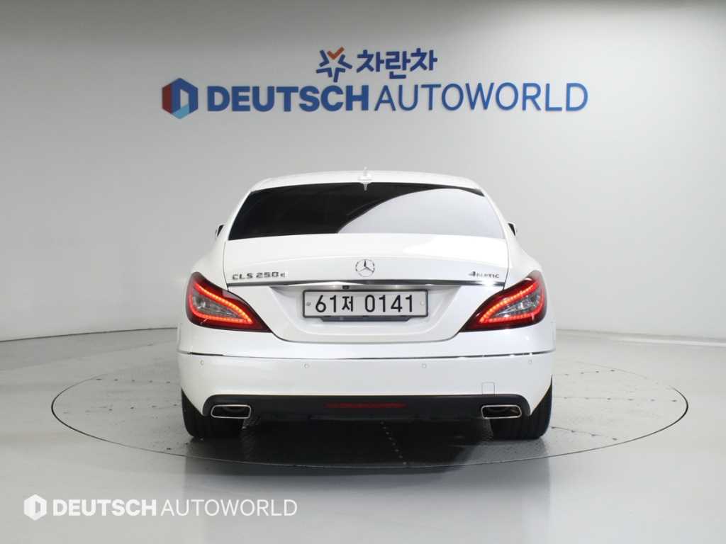 Mercedes Benz CLS Class - Vista 4